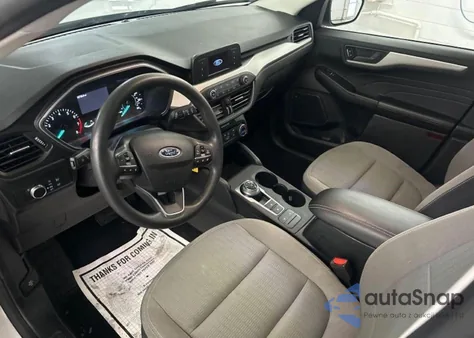 2021 Ford Escape S z USA, uszkodzony, nr VIN 1FMCU9F6XMUA89247